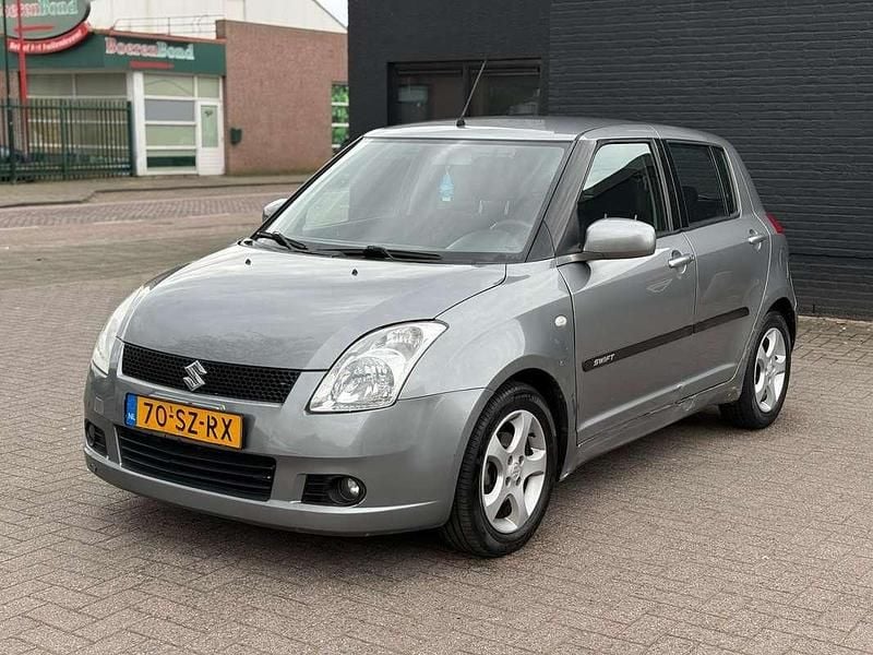 Zilver Gebruikt 2006 Suzuki Swift Exclusive Hatchback | € 1.800 (Goede deal) - Afbeelding 1/4