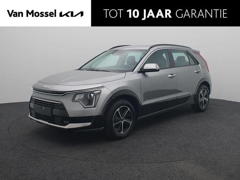 Grijs, metallic lak Nieuw 2025 Kia Niro SUV | € 34.340 (Goede deal) - Afbeelding 1/3