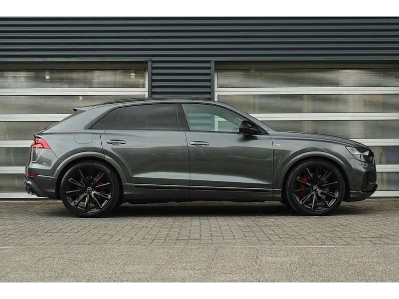 Occasion Audi Q8 Competition 463 PK (340 kW) 2022 Grijs SUV
