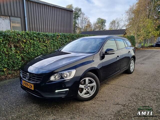 Zwart Gebruikt 2017 Volvo V60 Kinetic Stationwagen | € 18.900 - Afbeelding 1/4