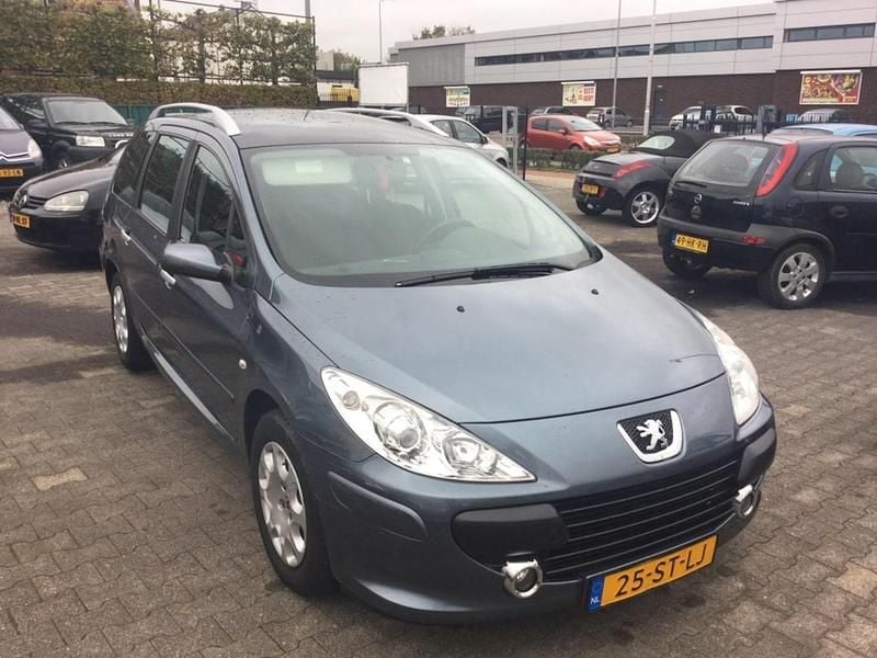 Grijs Occasion 2006 Peugeot 307 Stationwagen | € 1.440 (Eerlijke prijs) - Afbeelding 1/4