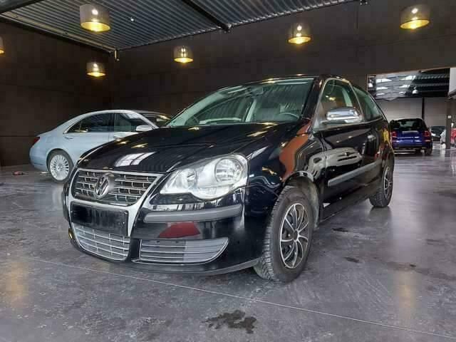 Zwart Gebruikt 2007 VW Polo Trendline Sedan | € 3.850 (Eerlijke prijs) - Afbeelding 1/4