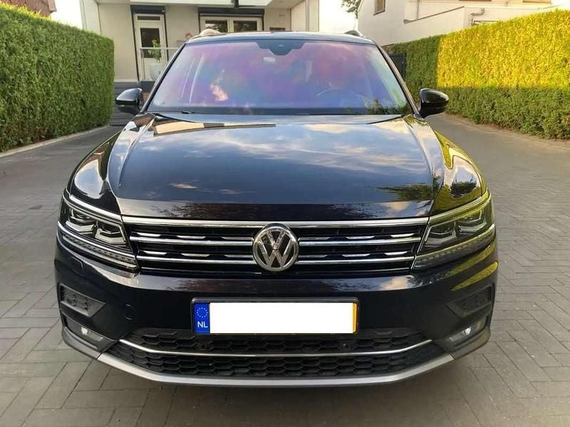 Zwart Occasion 2019 VW Tiguan Highline SUV | € 17.155 (Super prijs) - Afbeelding 1/4