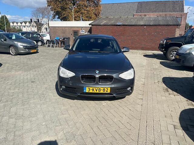 Grijs Gebruikt 2013 BMW 116 Executive Hatchback | € 4.950 (Eerlijke prijs) - Afbeelding 1/4