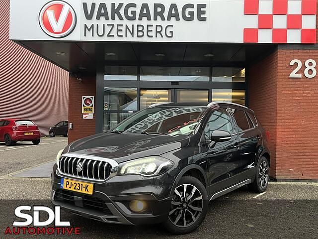 Zwart Gebruikt 2017 Suzuki SX4 S-Cross SUV | € 10.945 (Eerlijke prijs) - Afbeelding 1/4