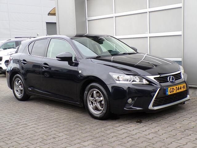 Zwart Gebruikt 2015 Lexus CT200h Hatchback | € 10.950 (Eerlijke prijs) - Afbeelding 1/4