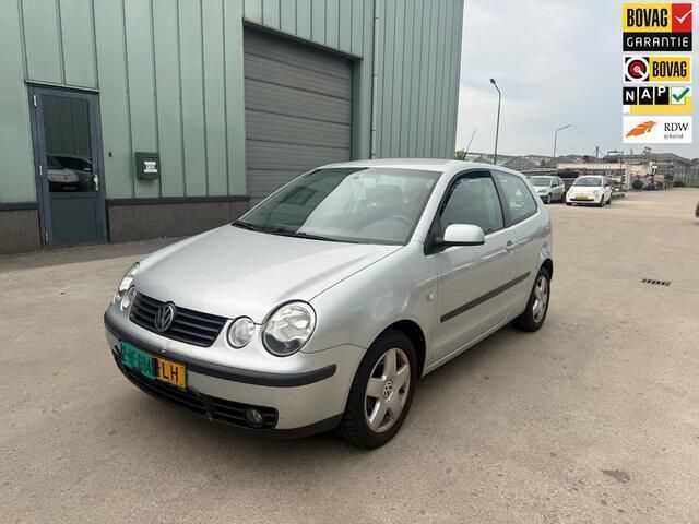Grijs Gebruikt 2002 VW Polo Comfortline Hatchback | € 1.250 (Goede deal) - Afbeelding 1/4
