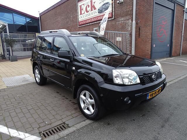 Zwart Occasion 2004 Nissan X-Trail SUV | € 3.650 - Afbeelding 1/4