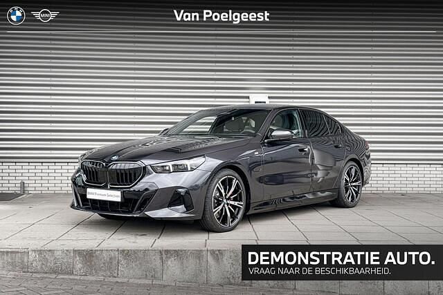 Sophistograu brillianteffect metallic (a90) (grijs metallic) Gebruikt 2025 BMW 530e M Sport Sedan | € 87.748 - Afbeelding 1/4