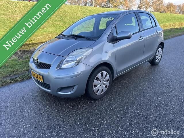 Grijs Gebruikt 2009 Toyota Yaris Hatchback | € 1.950 (Super prijs) - Afbeelding 1/4