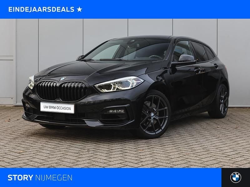 Zwart Gebruikt 2020 BMW 118 Sport Line Hatchback | € 22.950 (Eerlijke prijs) - Afbeelding 1/4