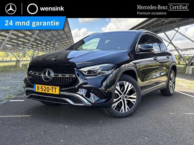 Zwart, metallic lak Gebruikt 2024 Mercedes GLA250 Luxury SUV | € 46.350 (Eerlijke prijs) - Afbeelding 1/4