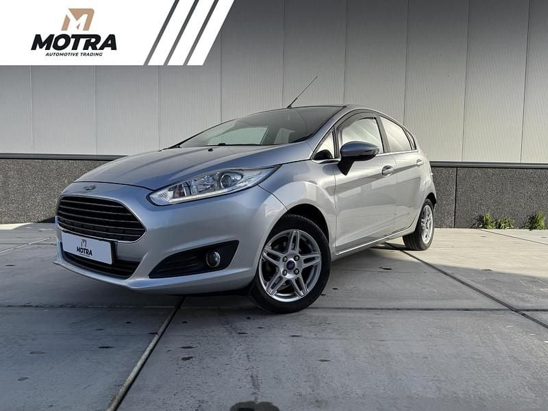 Grijs Gebruikt 2015 Ford Fiesta Titanium Hatchback | € 5.750 (Goede deal) - Afbeelding 1/4
