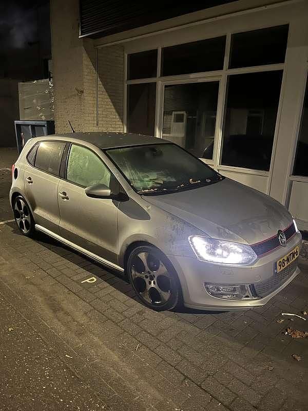 Grijs Gebruikt 2010 VW Polo Hatchback | € 1.000 (Super prijs) - Afbeelding 1/4