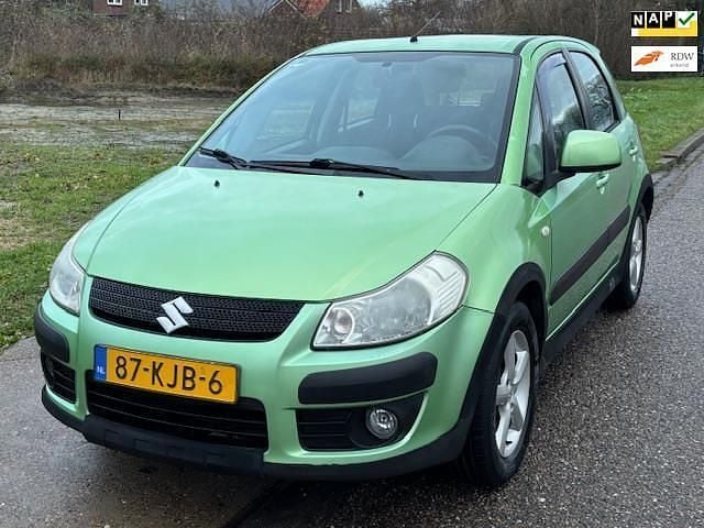 Groen (metallic) Gebruikt 2009 Suzuki SX4 Exclusive MPV | € 2.749 (Super prijs) - Afbeelding 1/4