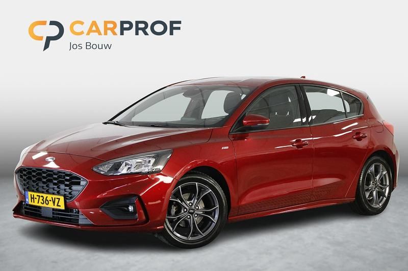 Rood Occasion 2020 Ford Focus Business Edition Hatchback | € 16.645 (Iets duurder) - Afbeelding 1/4