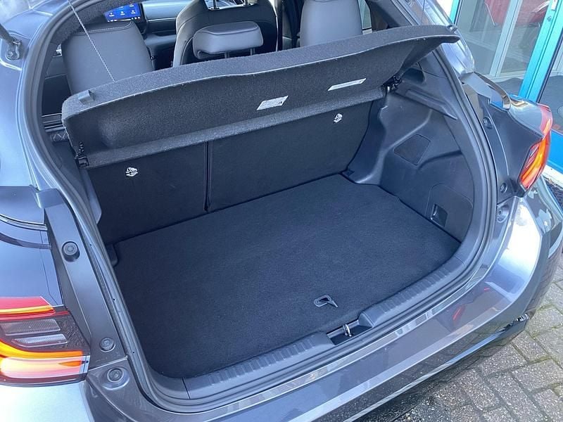 Occasion Toyota Yaris Executive 93 PK (68 kW) 2024 Grijs Hatchback