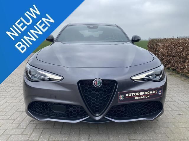 , metallic lak Gebruikt 2020 Alfa Romeo Giulia Ti Sedan | € 41.950 (Duur) - Afbeelding 1/4