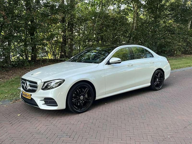 Wit Gebruikt 2019 Mercedes E200 Business Sedan | € 34.900 (Eerlijke prijs) - Afbeelding 1/4