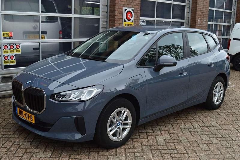 Grijs Gebruikt 2023 BMW 225 Active Tourer MPV | € 34.650 (Goede deal) - Afbeelding 1/4