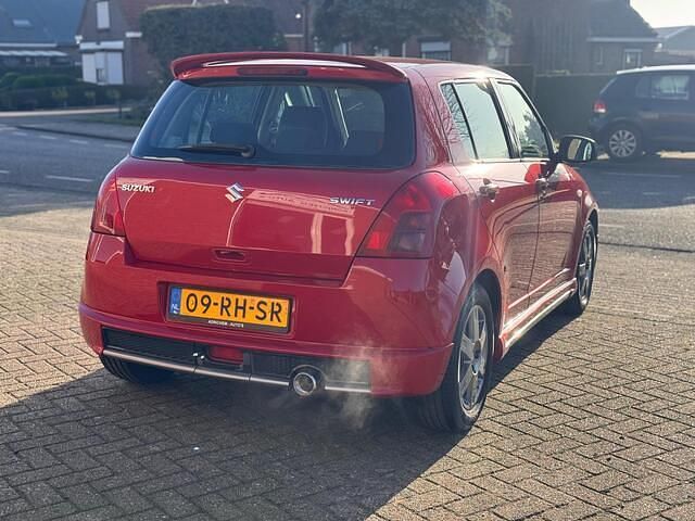Occasion Suzuki Swift GLS 93 PK (68 kW) 2005 Rood Hatchback