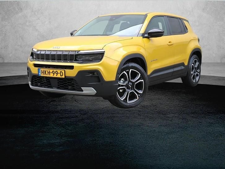 Geel Occasion 2025 Jeep Avenger Summit SUV | € 35.920 - Afbeelding 1/4