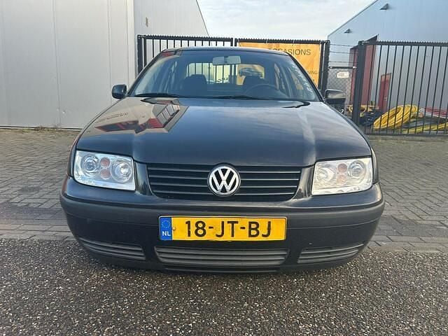 Occasion VW Bora 105 PK (77 kW) 2002 Zwart Sedan