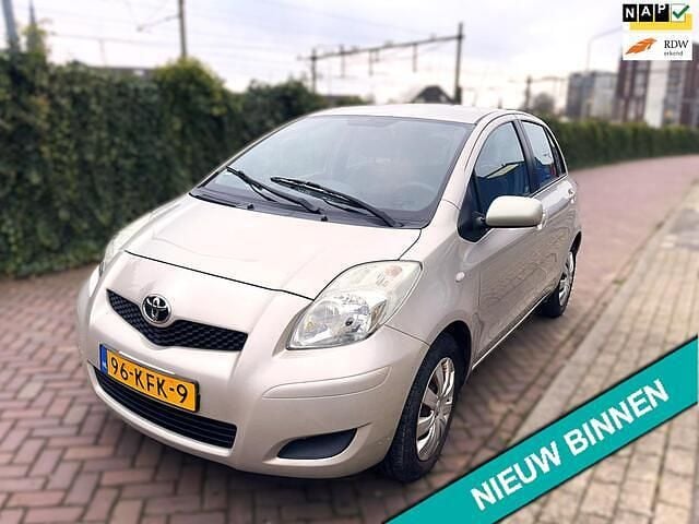 Beige Gebruikt 2009 Toyota Yaris Hatchback | € 4.999 (Eerlijke prijs) - Afbeelding 1/4