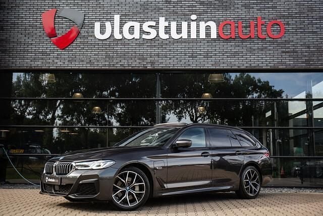 Grijs Gebruikt 2021 BMW 530e Executive Stationwagen | € 37.950 (Iets duurder) - Afbeelding 1/4