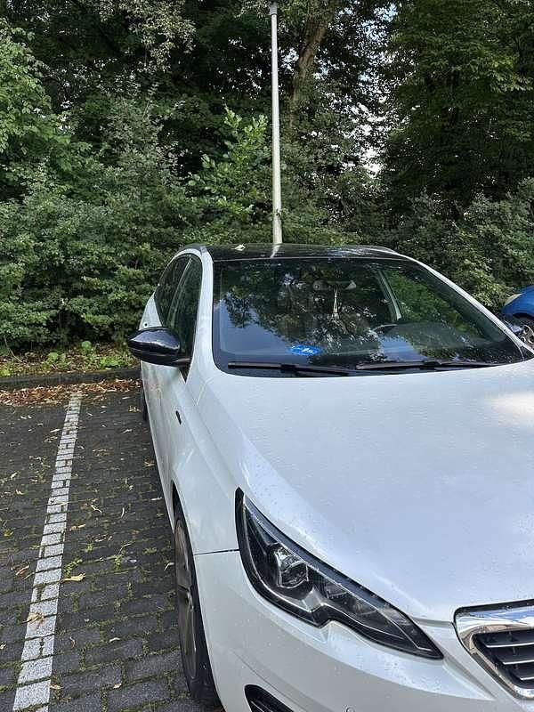 Wit Gebruikt 2015 Peugeot 308 GT MPV | € 5.900 (Super prijs) - Afbeelding 1/4