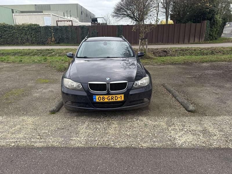 Occasion 2008 BMW 318 Stationwagen | € 2.000 (Eerlijke prijs) - Afbeelding 1/4