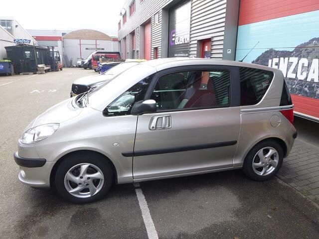 Occasion Peugeot 1007 73 PK (53 kW) 2005 Grijs MPV