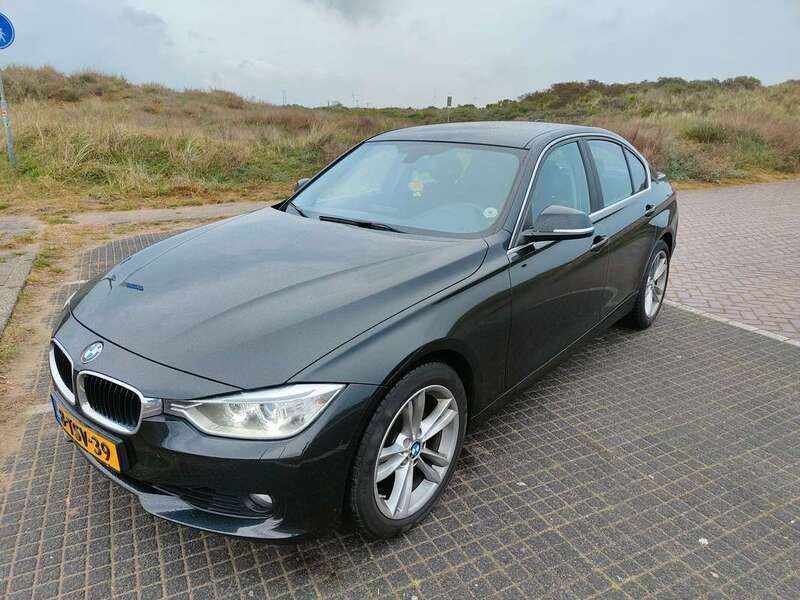Zwart Gebruikt 2014 BMW 320 Executive Sedan | € 15.750 (Eerlijke prijs) - Afbeelding 1/4