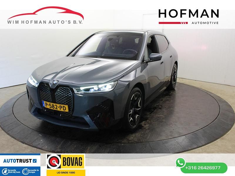 Grijs Gebruikt 2022 BMW iX Executive SUV | € 49.245 (Eerlijke prijs) - Afbeelding 1/4