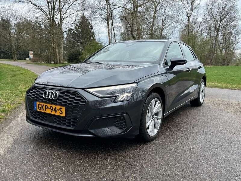 Grijs Gebruikt 2021 Audi A3 e-tron Hatchback | € 24.500 (Eerlijke prijs) - Afbeelding 1/4