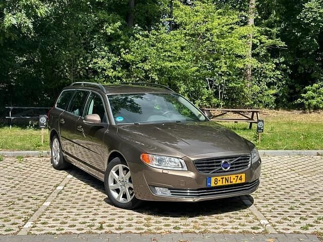 Bruin Gebruikt 2014 Volvo V70 Stationwagen | € 11.745 (Eerlijke prijs) - Afbeelding 1/4
