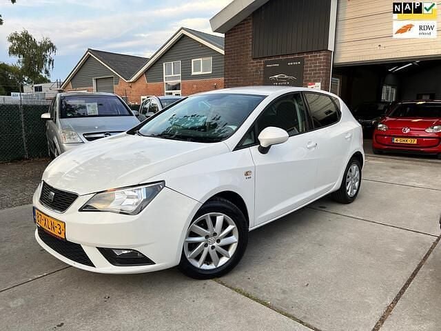 Wit Gebruikt 2012 Seat Ibiza Style Hatchback | € 4.150 (Eerlijke prijs) - Afbeelding 1/4
