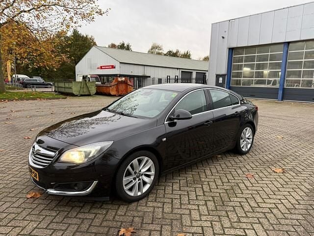 Zwart Gebruikt 2013 Opel Insignia Cosmo Hatchback | € 4.950 (Eerlijke prijs) - Afbeelding 1/4
