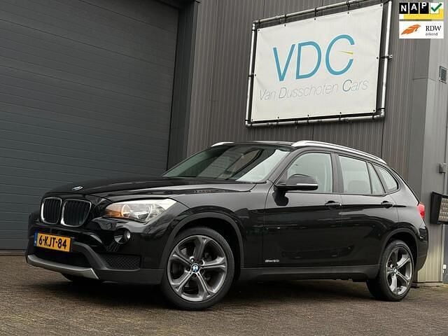 Zwart Gebruikt 2013 BMW X1 SUV | € 12.900 (Eerlijke prijs) - Afbeelding 1/4