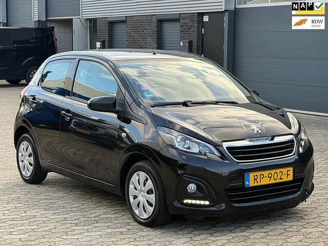 Zwart Gebruikt 2018 Peugeot 108 Active Hatchback | € 5.245 (Eerlijke prijs) - Afbeelding 1/4