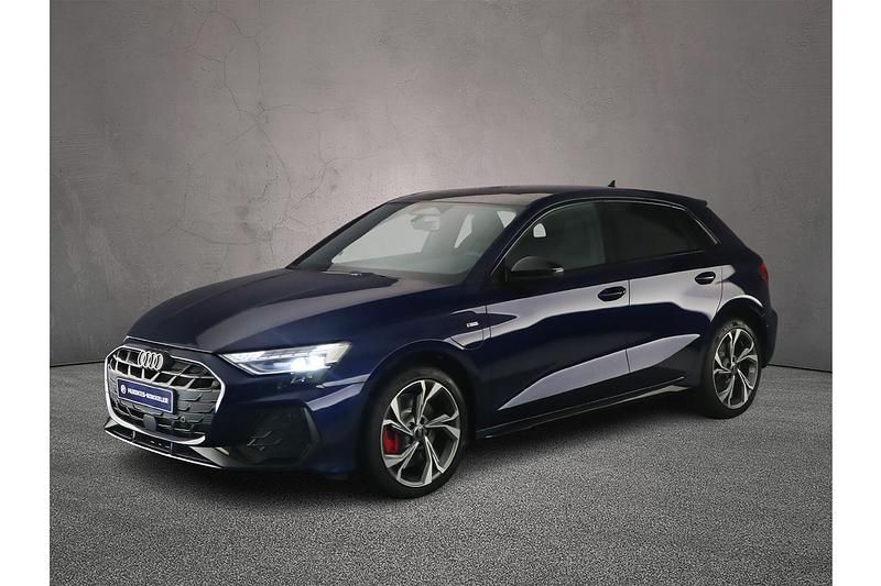 Nieuw Audi A3 Sportback e-tron S-Line 2026 Navarrablauw metallic Hatchback