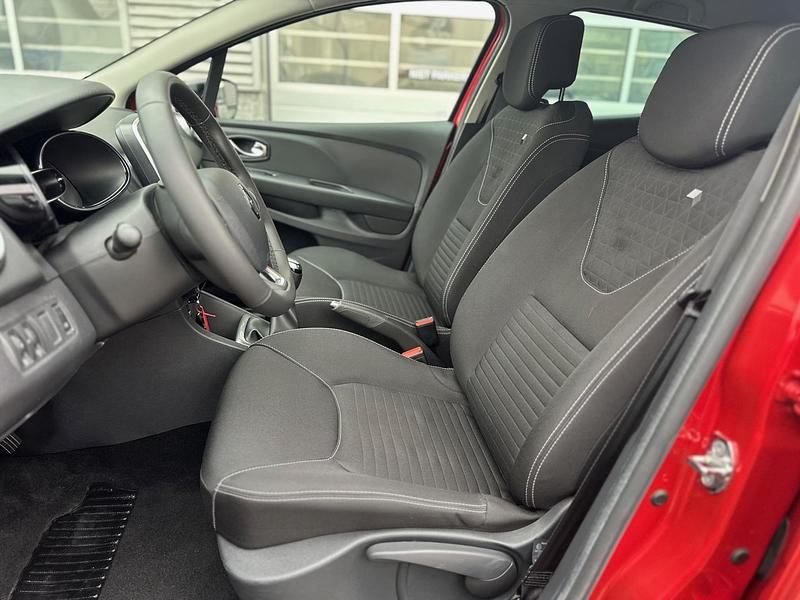 Occasion Renault Clio V LIMITED 2026 Rood Hatchback