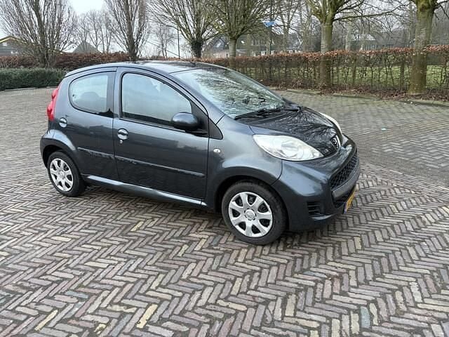 Occasion Peugeot 107 68 PK (50 kW) 2011 Grijs (metallic) Hatchback