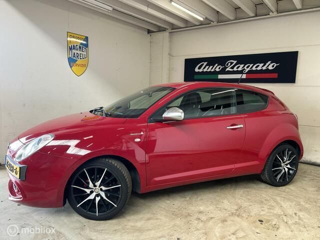 Rood Gebruikt 2013 Alfa Romeo MiTo Distinctive Hatchback | € 4.750 (Eerlijke prijs) - Afbeelding 1/4