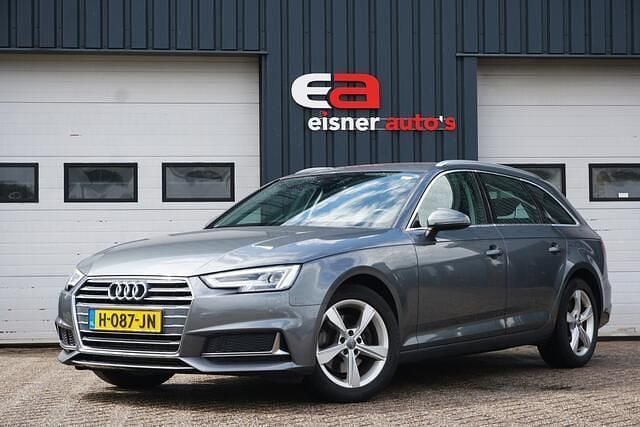 Grijs, metallic lak Gebruikt 2020 Audi A4 Sport Stationwagen | € 17.949 (Super prijs) - Afbeelding 1/4