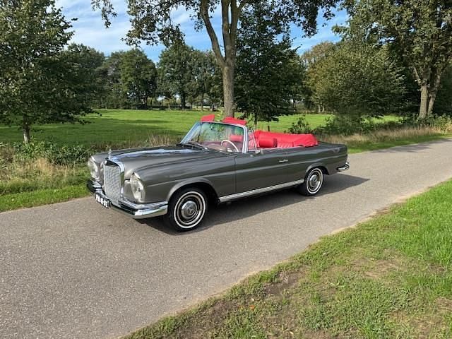 Grijs Gebruikt 1963 Mercedes 220 Cabriolet | € 149.500 - Afbeelding 1/4