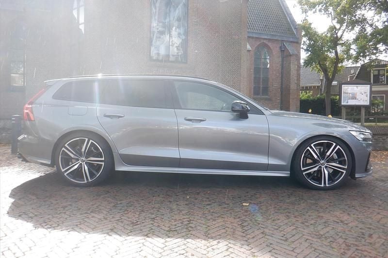 Grijs Gebruikt 2021 Volvo V60 R-Design Stationwagen | € 34.990 (Eerlijke prijs) - Afbeelding 1/4