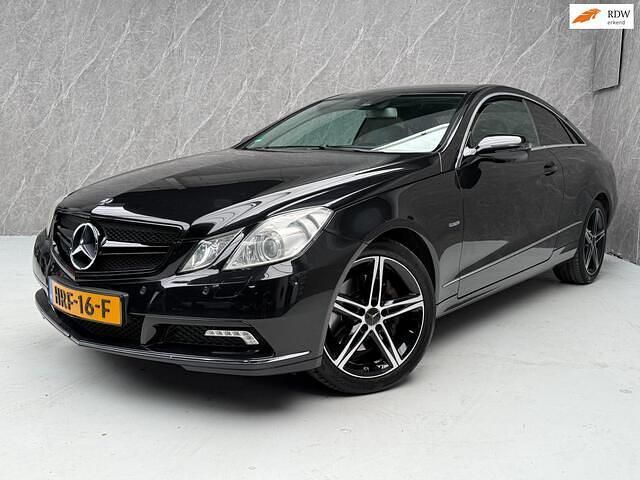 Zwart Gebruikt 2009 Mercedes E350 Coupé | € 9.950 (Eerlijke prijs) - Afbeelding 1/4