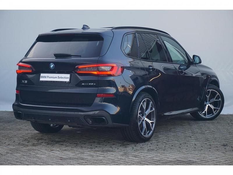 M carbonschwarz metallic (416) (zwart metallic) Gebruikt 2022 BMW X5 Comfort Edition SUV | € 67.900 (Eerlijke prijs) - Afbeelding 1/3