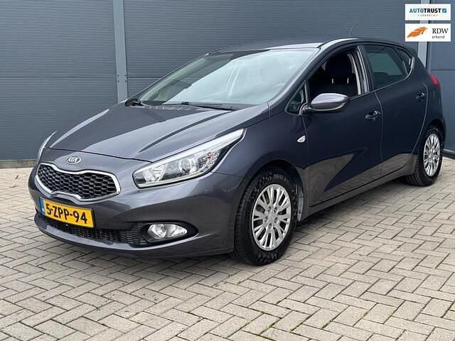 Grijs Gebruikt 2014 Kia Ceed Hatchback | € 8.950 (Eerlijke prijs) - Afbeelding 1/4